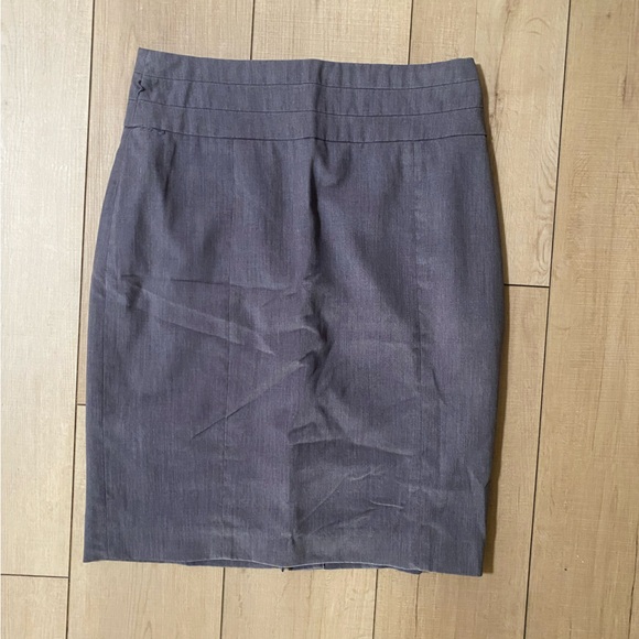 H&M Gray Pencil Skirt – Size 10 (Classic Waist Detail, Belt Loops) - Picture 1 of 8